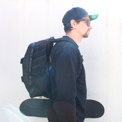 Skateboard Backpack - CLIC-N-ROLL - Black