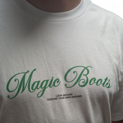 T-shirt - MAGIC BOOTS - Look Around - White