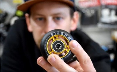 Comment monter et démonter des roulements sur des roues FAMUS Furious ?